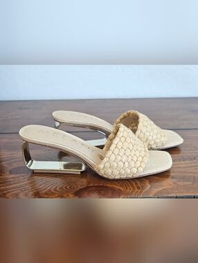 ANTONIO MELANI Tan Woven Raffia Slide Sandals/Mules Gold Accent Heel Womens Sz 8
